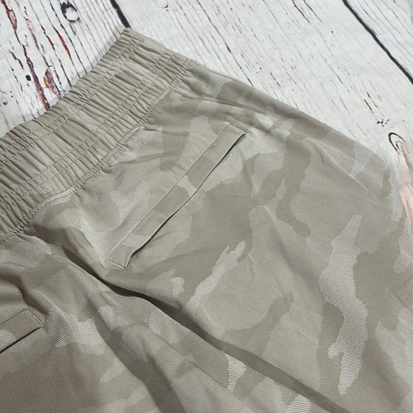 Athleta Brooklyn Textured Jogger petite neutral camo track pants - Picture 9 of 9